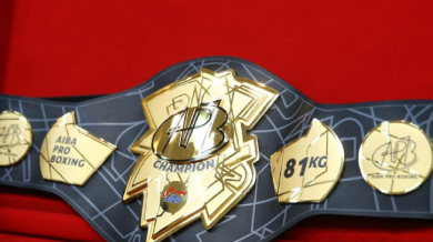 Показаха шампионския пояс за боксовата гала в София