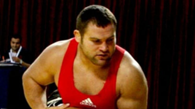 Български борец умува за пехливански битки в Иран