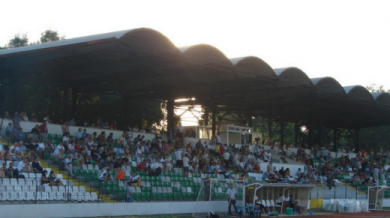 Стадионът с Черно море с осветление и тоалетни