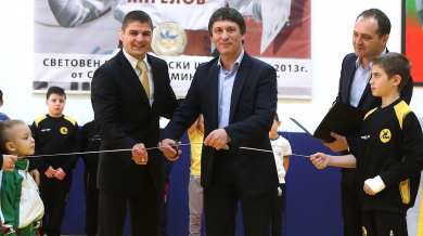 Петима олимпийски шампиони на откриването на нова зала в Перник (СНИМКИ)