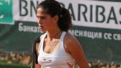 Шиникова на победа от финал в Тунис