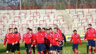 Новите треньори в ЦСКА поведоха 19 играчи към Македония