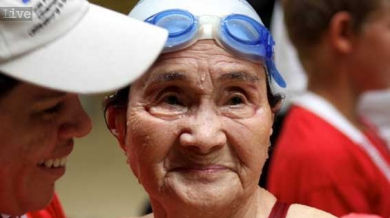Уникално! 100-годишна японка преплува 1500 метра