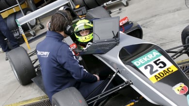 Синът на Шумахер с първа победа във Формула 4