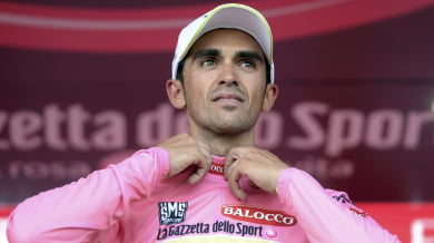 Контадор облече розовата фланелка в Джирото