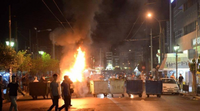 Огън и бунтове в Гърция след загубата на Олимпиакос (СНИМКИ)