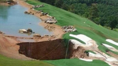 Вижте най-голямата голф дупка в света