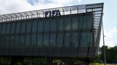Полиция нахлу във ФИФА, рови в компютрите