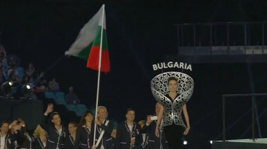 Мария Гроздева развя българското знаме в Баку (СНИМКИ)