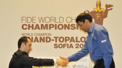 Tопалов задължен да играе на Световната купа