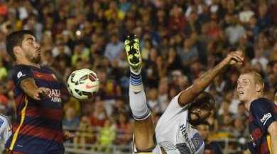 Спорен гол на Суарес при победа на Барселона