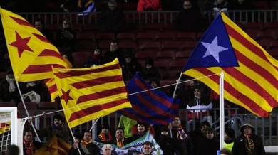УЕФА глоби Барселона заради знамена на феновете