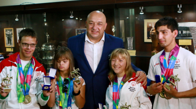Красен Кралев награди атлетите от Спешъл Олимпикс - България