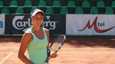 Александрина Найденова аут на 1/2-финал на двойки в Испания