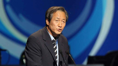 Корейският кандидат за президент на ФИФА се оказа забъркан в корупция