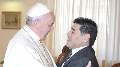 Марадона поиска да го венчае Папата