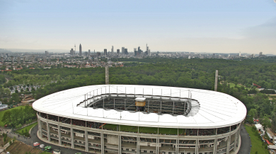 Стадионът на Айнтрахт във Франкфурт отесня
