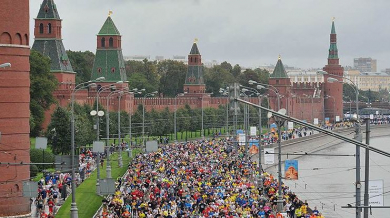 Кениец и рускиня триумфираха на маратона в Москва 