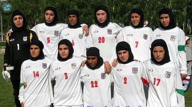 ФИФА на иранските футболистки: Жени са, проверихме