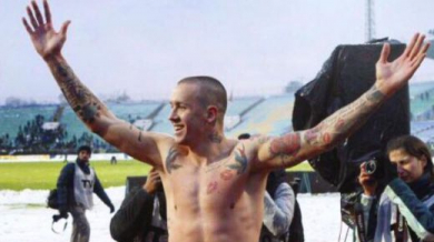 Кукоч си татуира емблемата на ЦСКА (СНИМКА)