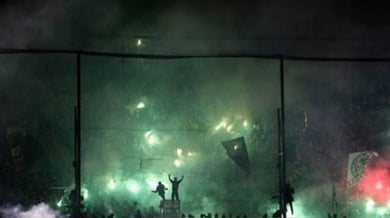 Отложиха гръцкото дерби заради бой между фенове и полиция
