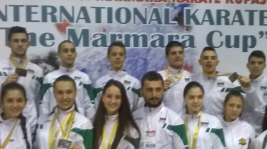 Десет медала за българските национали по карате