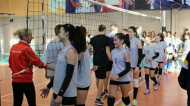 Деца срещу родители на волейбол в Марица