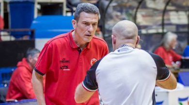 Жоро Младенов все пак остава треньор в Италия