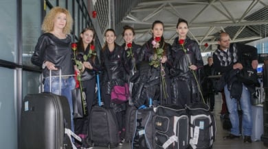 Златните момичета се прибраха в България (СНИМКИ)