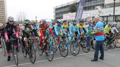 100 млади колоездачи откриха сезона в лига „Спринт”
