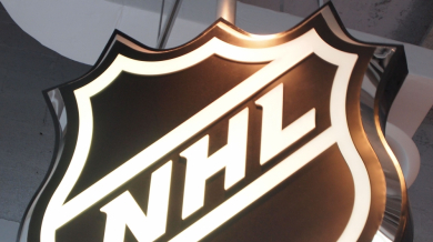 НХЛ обсъжда присъединяването на два отбора