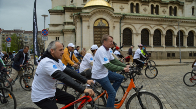 Йордан Йовчев сред 500 колоездачи на шествие из София