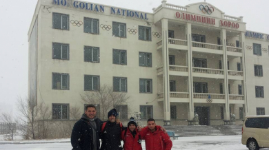 Сняг посрещна борците ни в Монголия