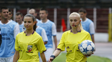 Футболният свят полудя по български съдийки
