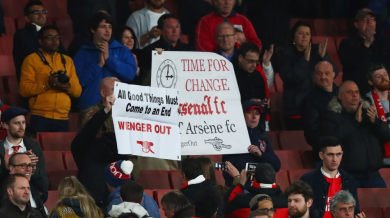 Фенове на Арсенал: Да изритаме Арсен!