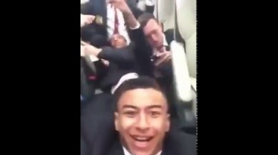 Смях в рейса на Юнайтед след атаката на "чуковете" (ВИДЕО) 