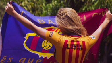 Тези дами са готови на всичко за Барселона (СНИМКИ 18+)