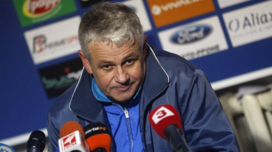 Бившият треньор на Левски спряган за гърци