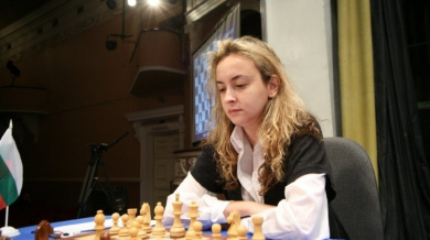 Стефанова оглави класирането на Европейското по шахмат
