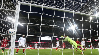 Англия се измъчи срещу 10 португалци, играли без Роналдо (ВИДЕО)