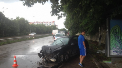 Футболист от Варна катастрофира с жена си и бебето им (СНИМКИ)