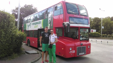 Автобус на два етажа вози волейболистите в Скопие (СНИМКИ)