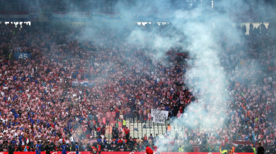 Мигновено: УЕФА погна Хърватия за факлите
