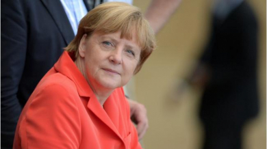 Носещата късмет на Германия Меркел отказа да гледа мача с Италия