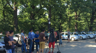 Екшънът в ЦСКА продължава, хулигани налитат на журналисти (СНИМКИ)
