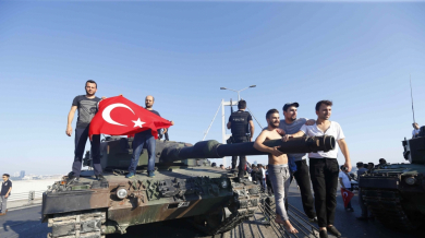 Футболистите на Лион - заложници на преврата в Истанбул (ВИДЕО)