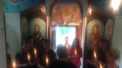 Илиана Раева прие всички в дома си, помолиха се и за Цвети (СНИМКИ)