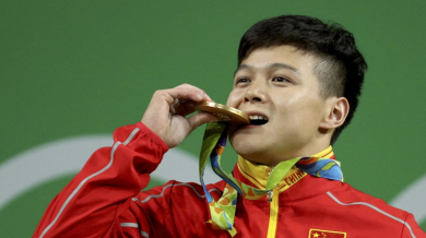 Китаец със световен рекорд във вдигането на тежести