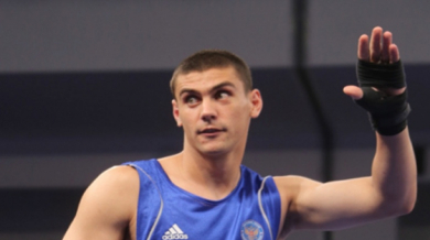 Руснак си гарантира медал в бокса до 91 кг