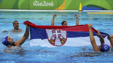 Още една победа във войната: Сърбия надви Хърватия на водна топка (СНИМКИ)